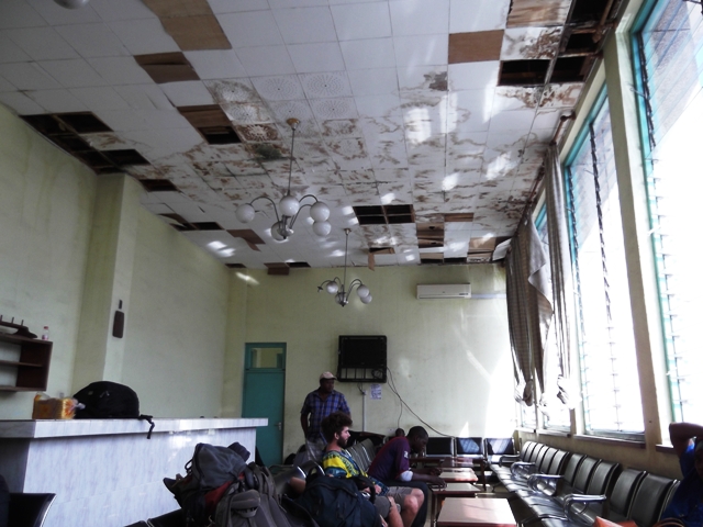 reis_mbeya_eerste_klas_wachtkamer_trein.jpg reis_mbeya_eerste_klas_wachtkamer_trein.jpg