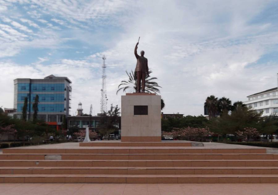 dd_nyerere_standbeeld_dodoma_2_.jpg dd_nyerere_standbeeld_dodoma_2_.jpg