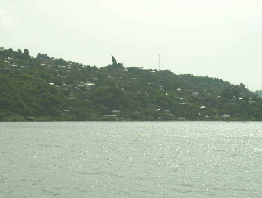 lv_huizen_tegen_de_heuvels_mw.jpg lv_huizen_tegen_de_heuvels_mw.jpg